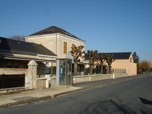 Mâron (36) : L'école primaire publique.