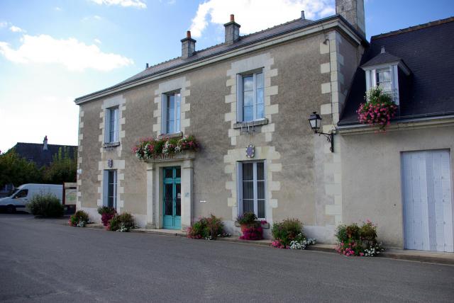 Mairie de Lignières-de-Touraine.