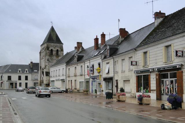 Centre ville de Manthelan - rue principale (Indre-et-Loire)
