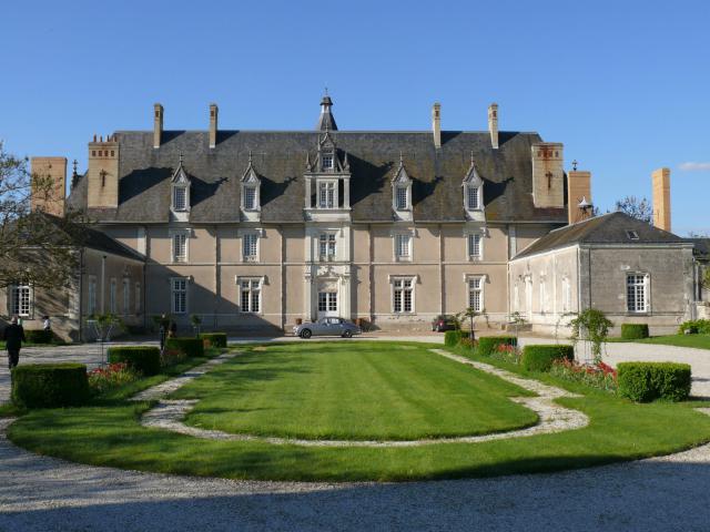 Le château de Longue-Plaine à Sorigny (Indre-et-Loire, Centre-Val de Loire, France).