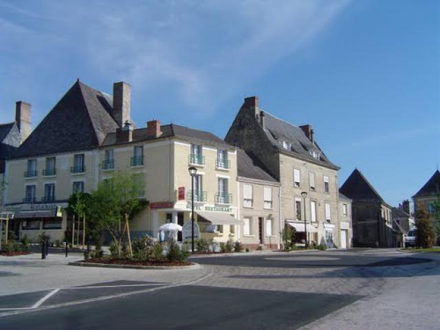 La place Jehan d'Alluye