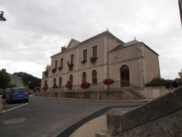 la mairie de Saint-Antoine-du-Rocher