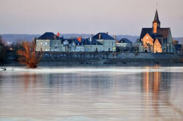 La Chapelle sur Loire se reflète au couchant