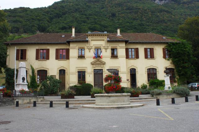 Mairie de Saint-Vincent-de-Mercuze.