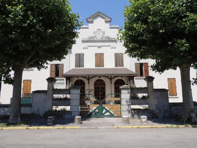 Entrée de la salle Navarre au Complexe socio-culturel de Champ-sur-Drac.