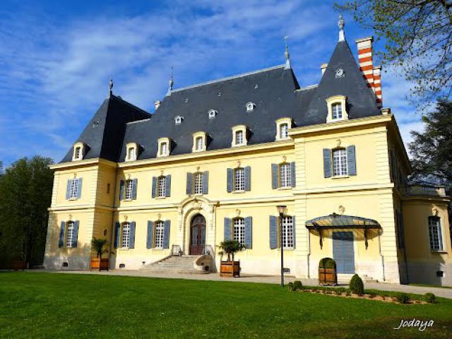 Saint Pierre de Chandieu. Le Château de Rajat.*