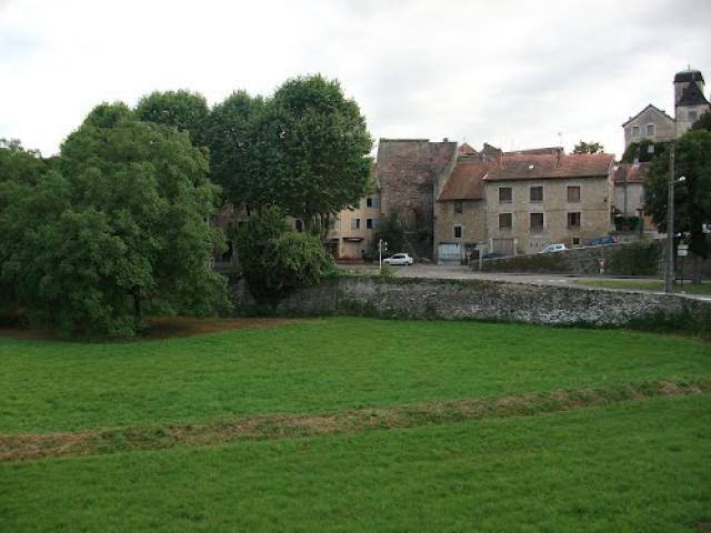 vue de cremieu du chateau delphinal