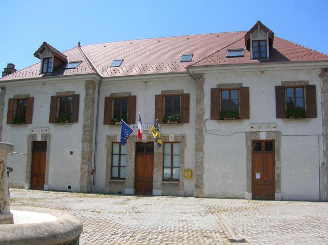 Revel (Isère) mairie et anciennes écoles