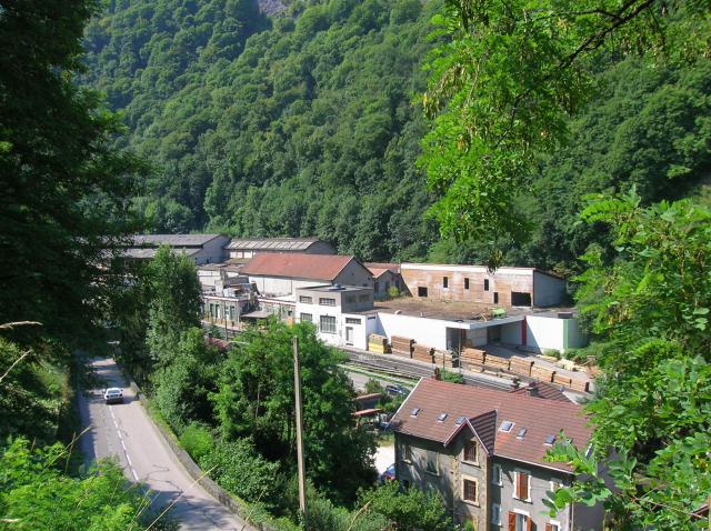 la Gorge à Domène, Isère, France. Anciennes papeteries de la Gorge reconvertie en scierie.