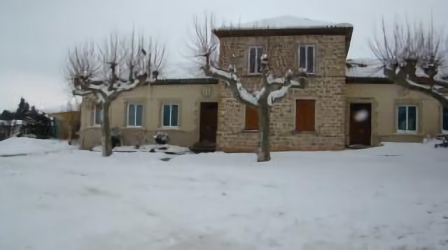 CHEYSSIEU (l'École) sous la neige.