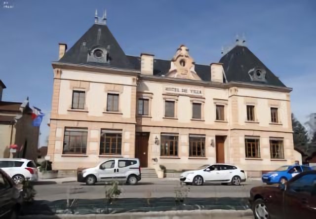 Aoste : L'hôtel de ville .