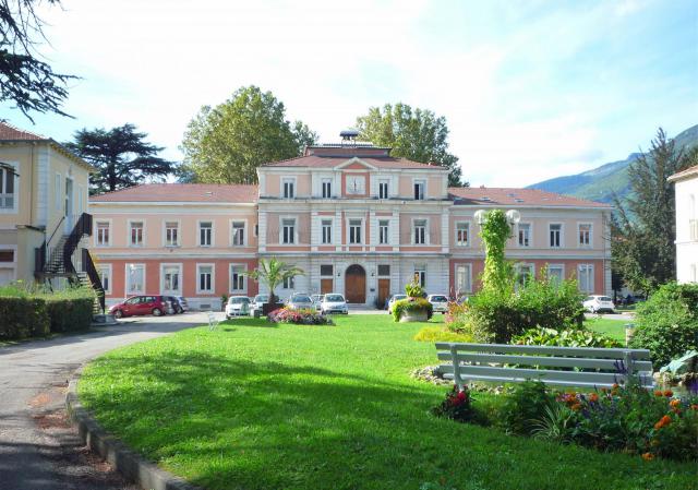 Hôpital psychiatrique Alpes-Isère, rue de la gare à Saint-Egrève (38)