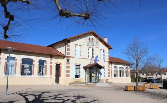 Maubec (38) 20 février 2014. La mairie.