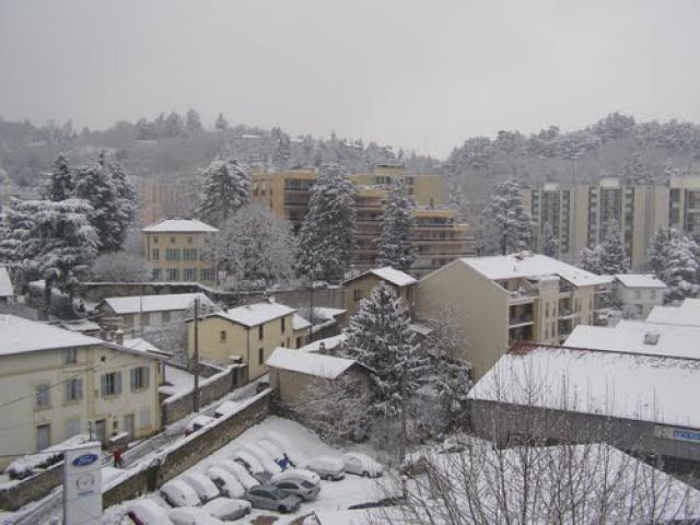 Neige de janvier 2010 vue du balcon de l'appartement (6°étage) # Vienne # Isère (38) .