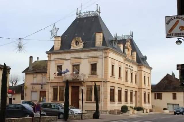 Aoste (38) 9 janv 2014. Mairie.