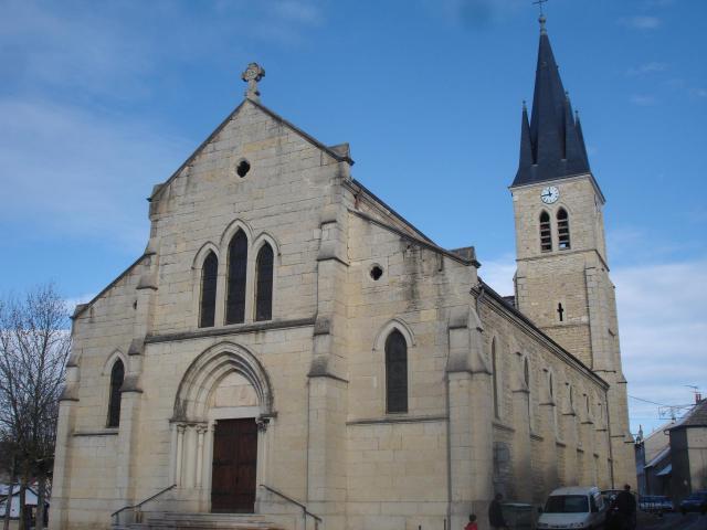 Trept (Isère) : l'église vue de face