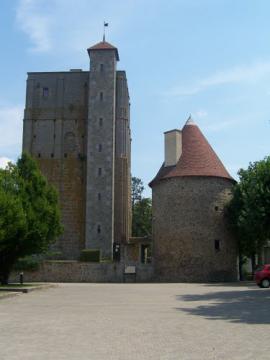 donjon de la toque (huriel 03)