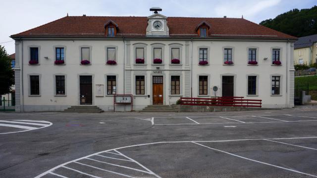 La mairie de La Motte-d'Aveillans.