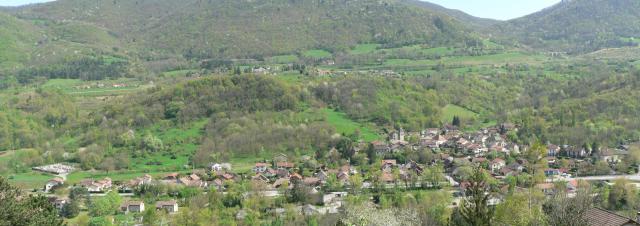 Hameau du Genevrey vu des Saillants-du Gua