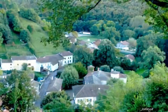 Châtonnay. Le village vu depuis la Tour du Calvaire.*