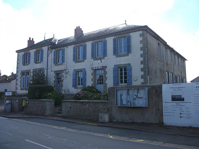 Mairie de Bizeneuille, Allier, Auvergne-Rhône-Alpes, France. [16699]