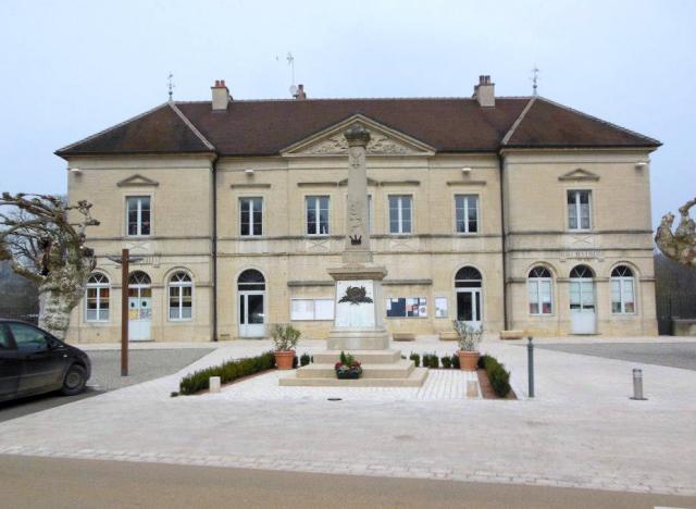Photographie de la mairie-école (XIXe s), Rue Honoré Chapuis, à Arlay (Jura).