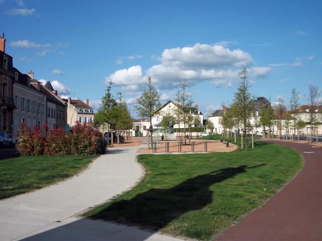 Cours Tracy rénové à Cusset (Auvergne, France).