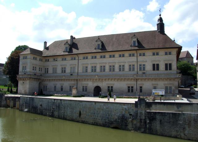 Ancien Hôtel Dieu devenu médiathèqe, Dole, Jura, FRANCE