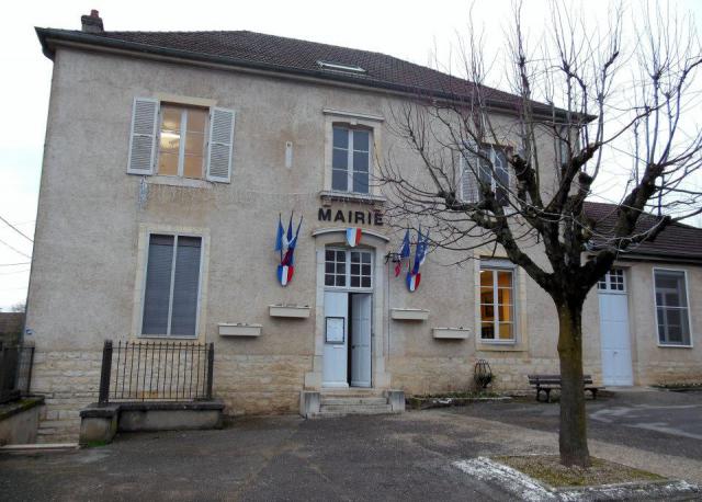 Photographie de la façade de la mairie de Goux (Dole).