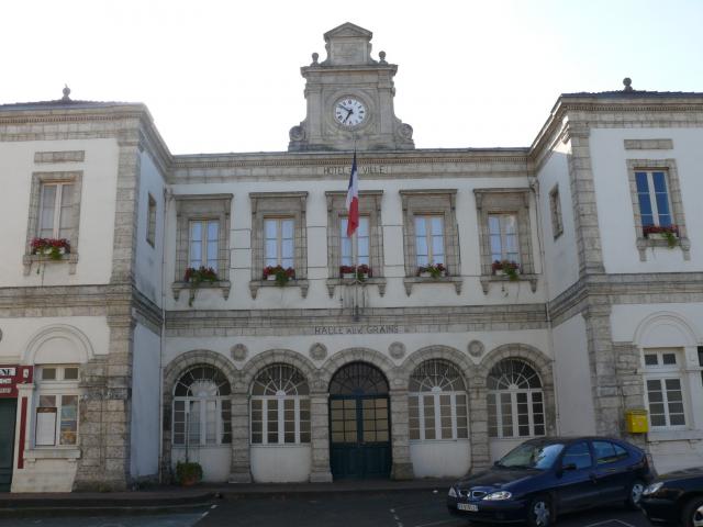 L'hôtel de ville de Montfort-en-Chalosse (Landes, Aquitaine, France).