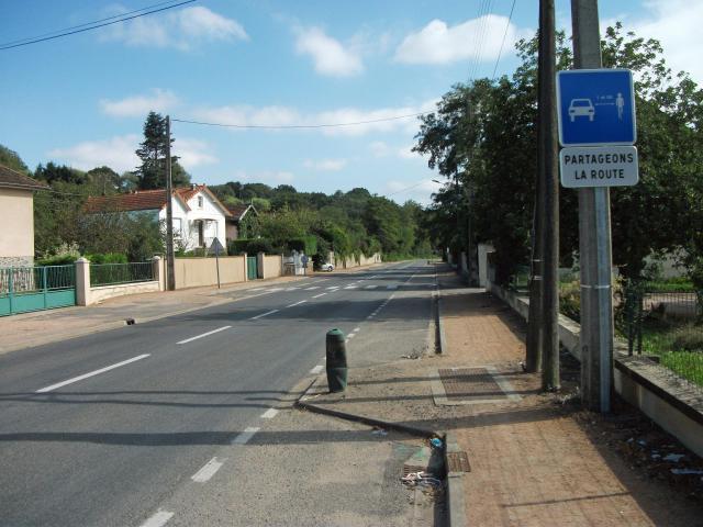 Route départementale 6E, à Creuzier-le-Vieux, quartier du pont Boutiron, en direction de Vichy.