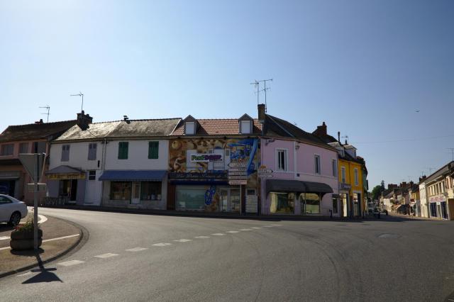 Carrefour du Val de Besbre ; commerce peint