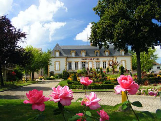 Jardin anglais, Hotel de Ville