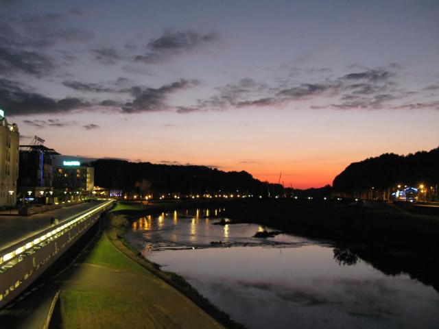 Vue de l'Adour à Dax de nuit (le bruit a été filtré une fois avec Noiseware)