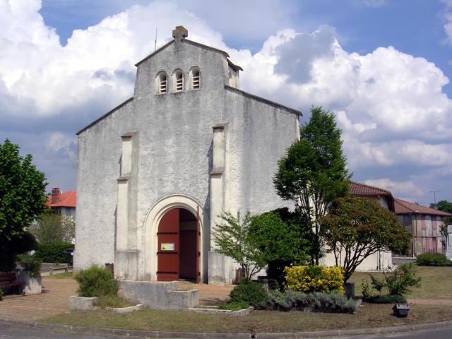 Façade de l'église Sainte-Eulalie à Sainte-Eulalie-en-Born, Landes, France
