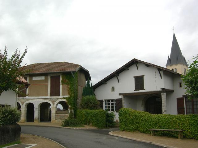 Orist - Ancienne mairie et église