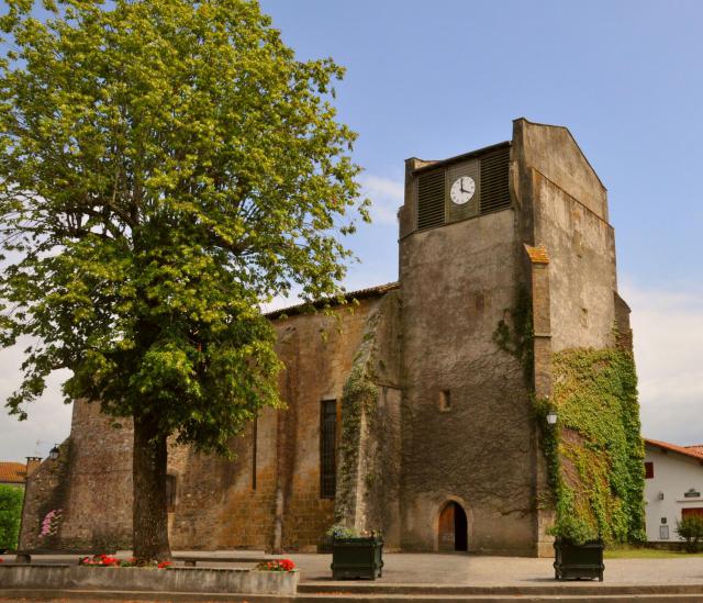 Saubusse, Church