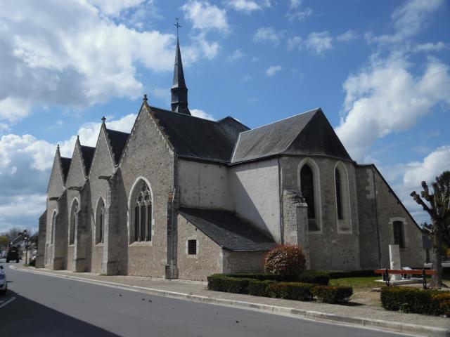 Vue de l'extérieur de l'église Notre-Dame de Chitenay