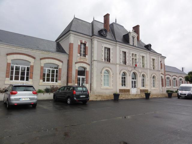 Saint-Claude-de-Diray (Loir-et-Cher) Mairie-écoles