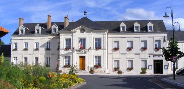 Bracieux: town hall