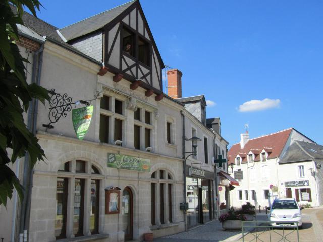 Le bourg, route d'Orléans