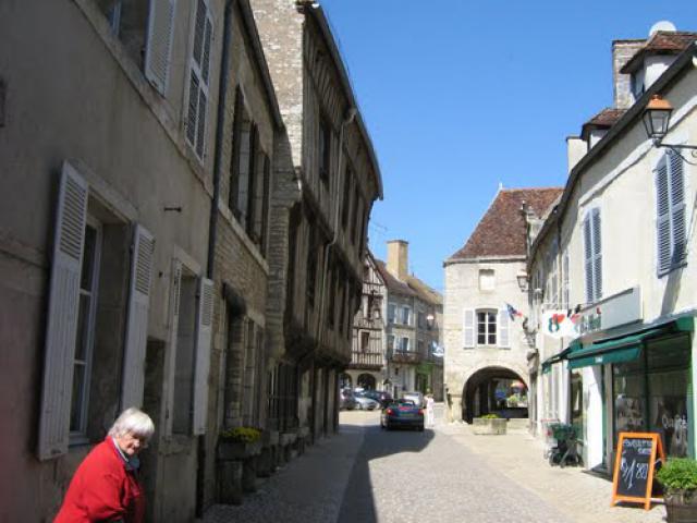 Noyers een van de mooiste Franse stadjes