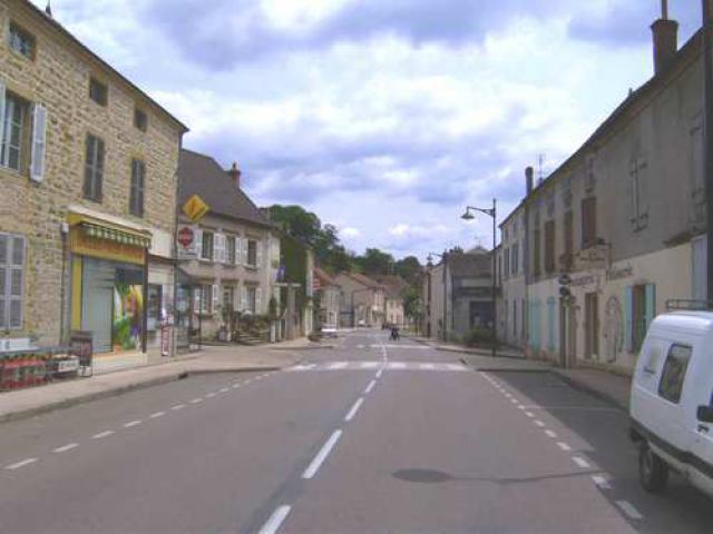 Pouilly s/s-C: Rue de la République