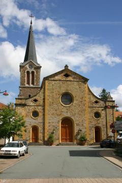 L'église de Bussières dans le département de la Loire.