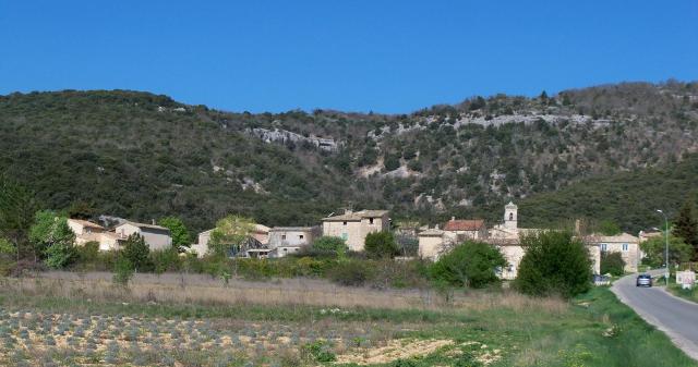 vue sur le village de Montsalier (04)
