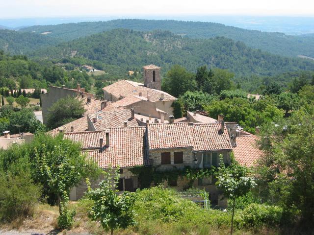 Montfuron, Alpes-de-Haute-Provence, France Le village Photo prise le 30 juillet 2006 Aut : civodule
