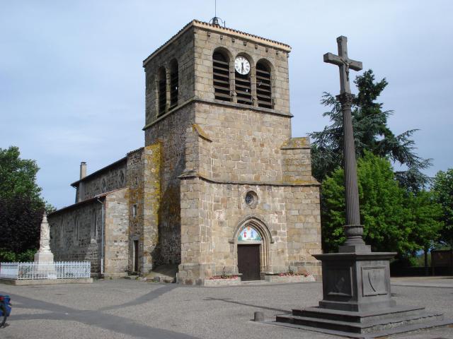 St.Etienne-le-Molard (Loire, Fr), church and war memorial.