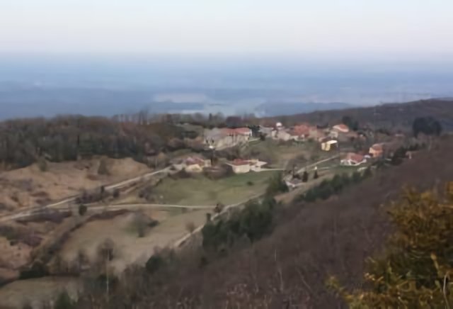 Hameau des Combes vu du chemin de crête (1)