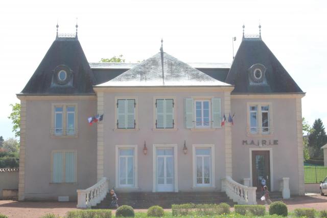 Mairie de Commelle-Vernay.