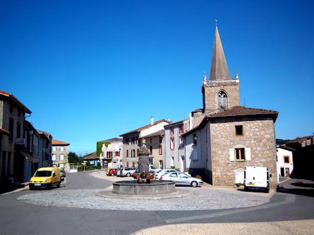 La place de St Didier sur Rochefort